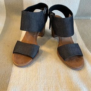 NEW AUTHENTIC TOMS WOMEN'S MAJORCA CUTOUT, US SIZE 7.5M BLACK DENIM